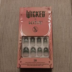 NEW From the Movie WICKED x KISS, Short, Ready-to-Wear Gel Nails, 28 Green Nails